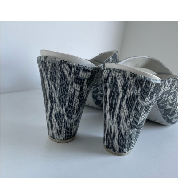 CROCS Cypress Grey Snakeskin Heels!!! - Picture 6 of 8